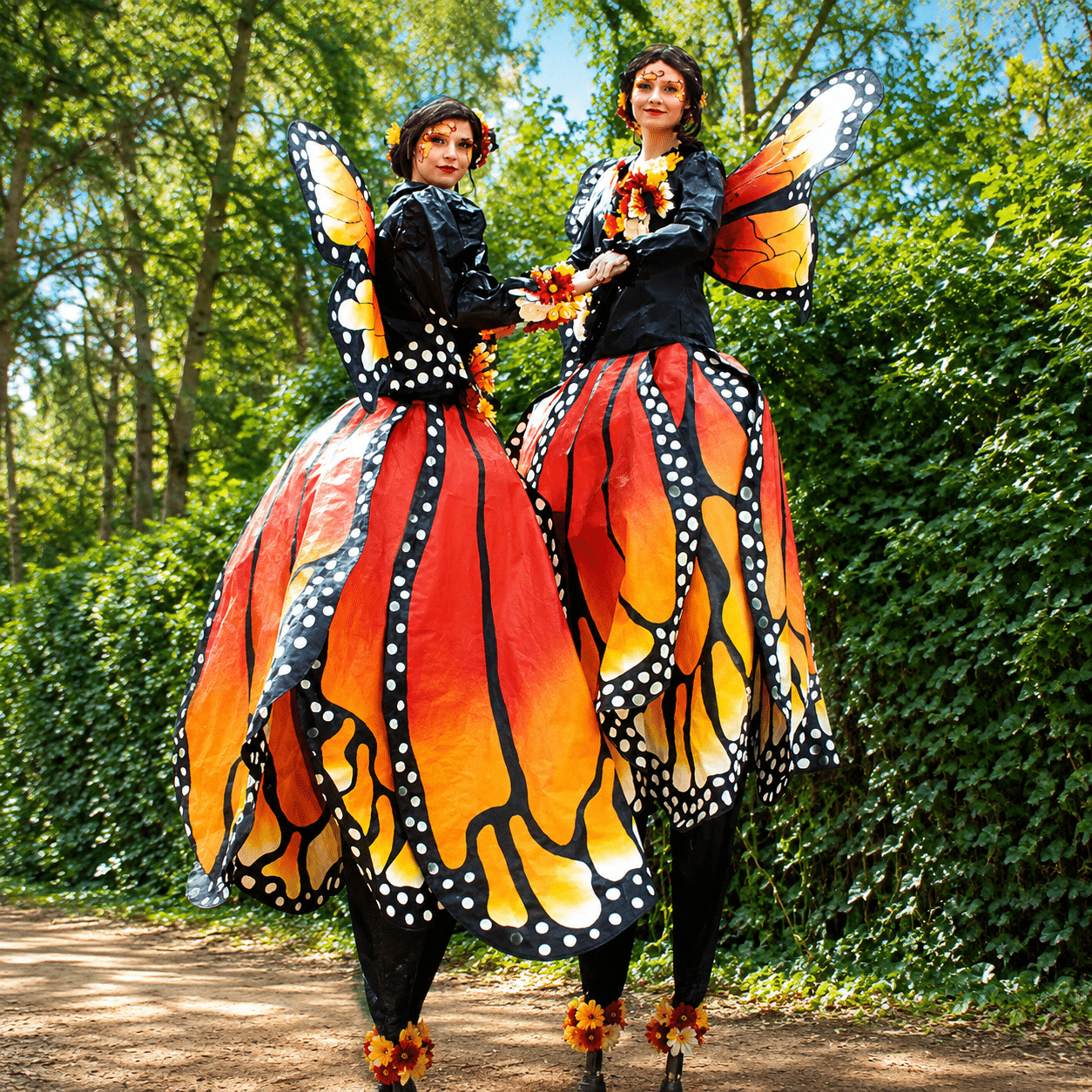 Butterfly Vlindervlucht op stelten is te boeken via boekingskantoor Kwadraad
