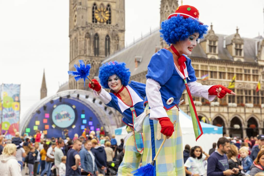 Clonws op stelten boek je via Kwadraad Entertainmentbureau Prijzen online 5 scaled