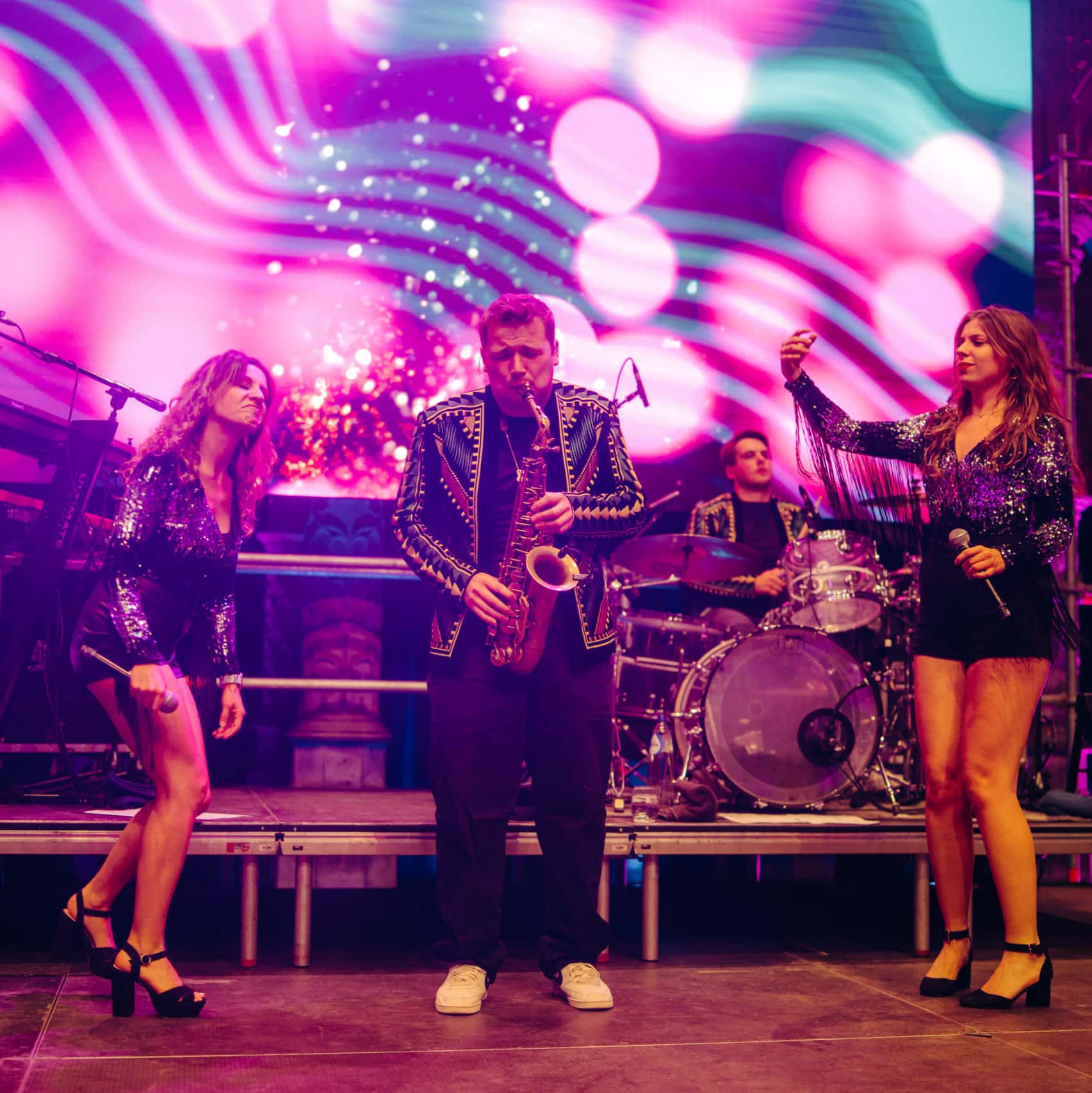 Coverband La Folie Jolie is te boeken via boekingskantoor Kwadraad. Prijs La Folie Jolie online 6