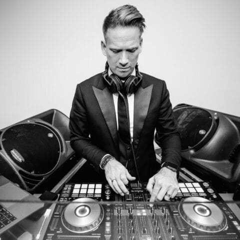 DJ TOM boeken en prijzen online