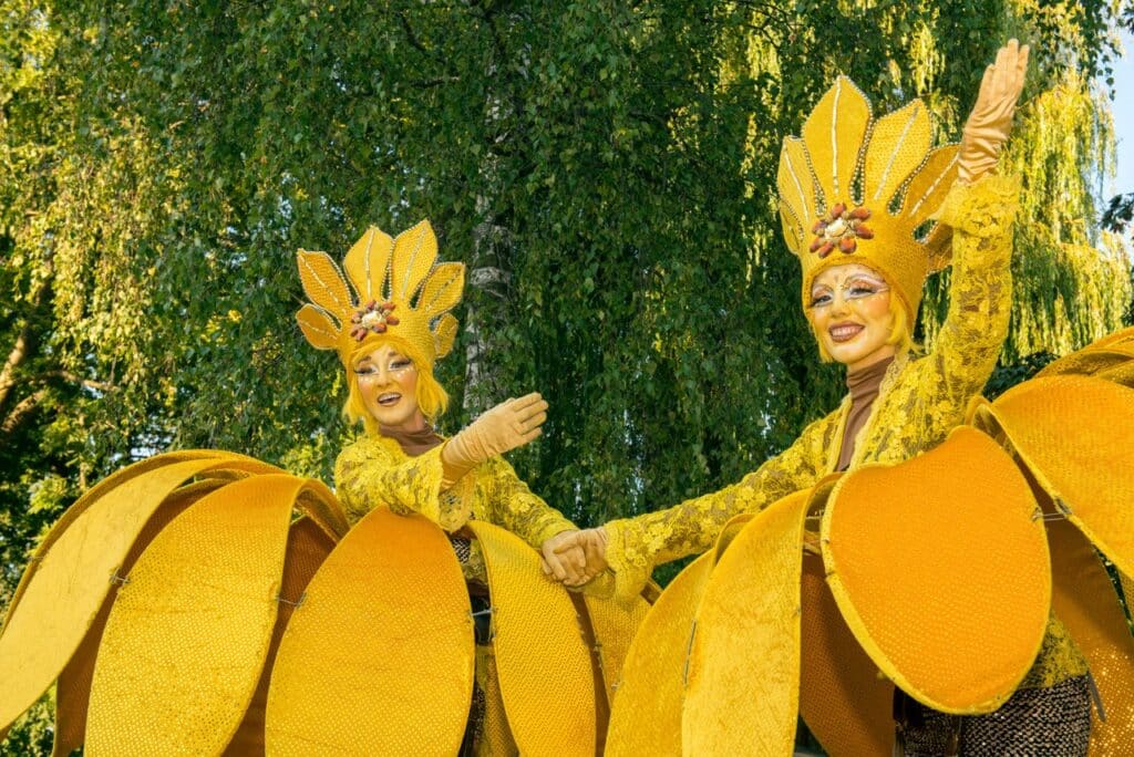 Fiore D'Oro is te boeken bij boekingskantoor kwadraad online prijs steltloopact geel ontvangstact bloemen