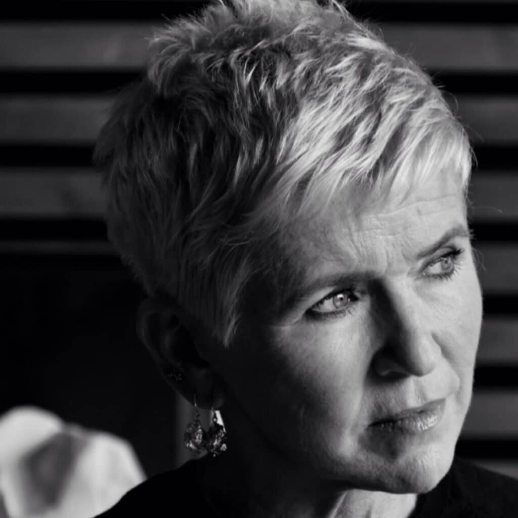 Andrea Croonenberghs is te boeken via boekingskantoor Kwadraad. Andrea Croonenberghs is te boeken als presentatrice actrice zangeres TV werk coach via artiestenbureau Kwadraad 6