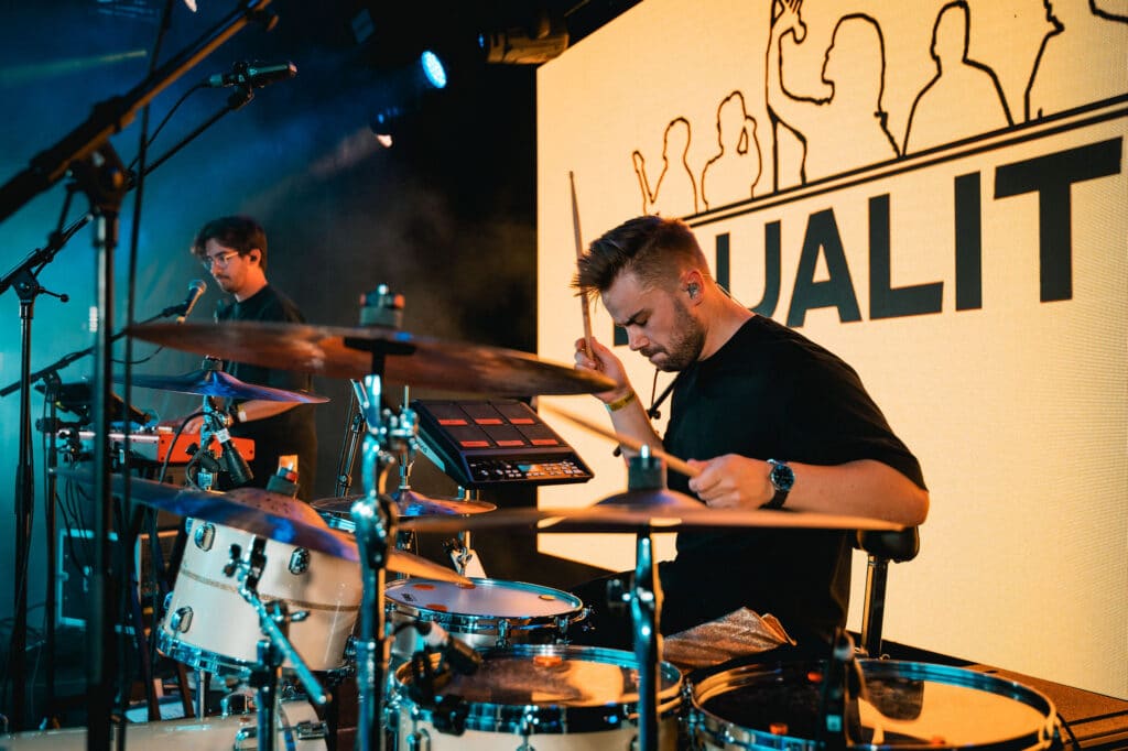 Equality coverband is te boeken via boekingskantoor Kwadraad. Prijs Equality band online via www.kwadraad 13