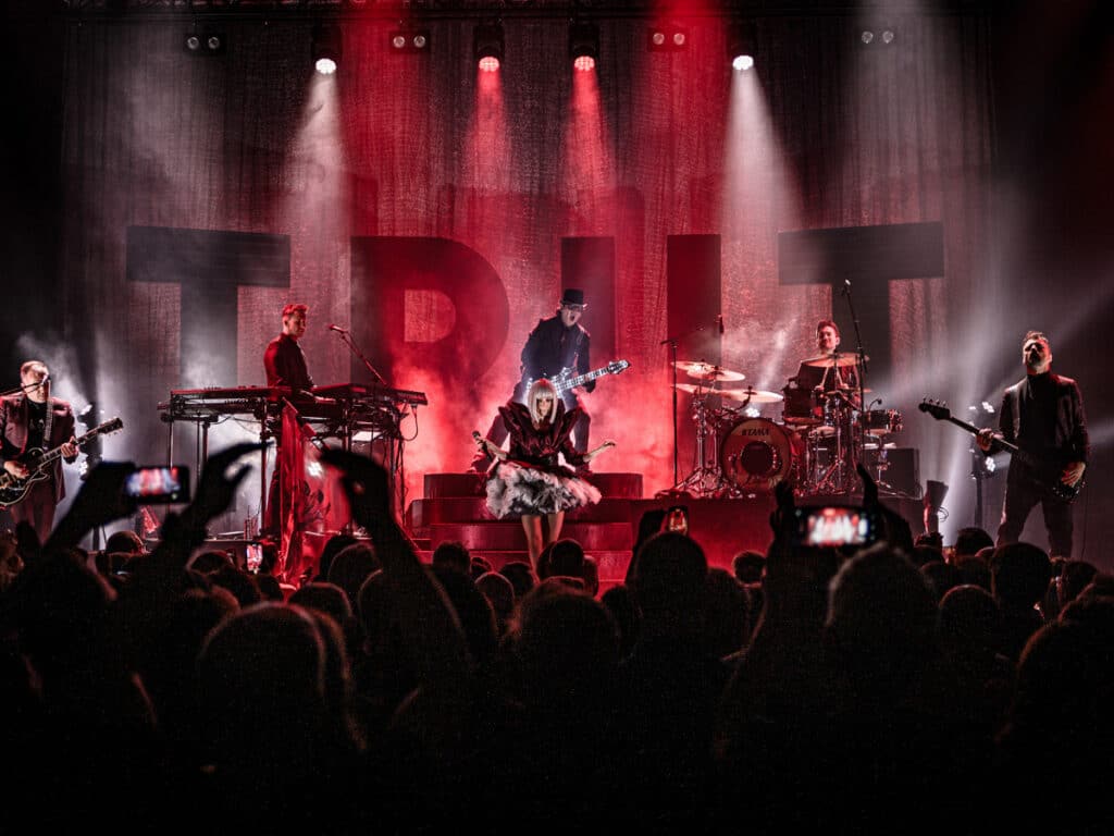 Les Truttes is te boeken via boekingskantoor Kwadraad. Prijs Les Truttes online via www.kwadraad.be Les Truttes coverband liveband 16