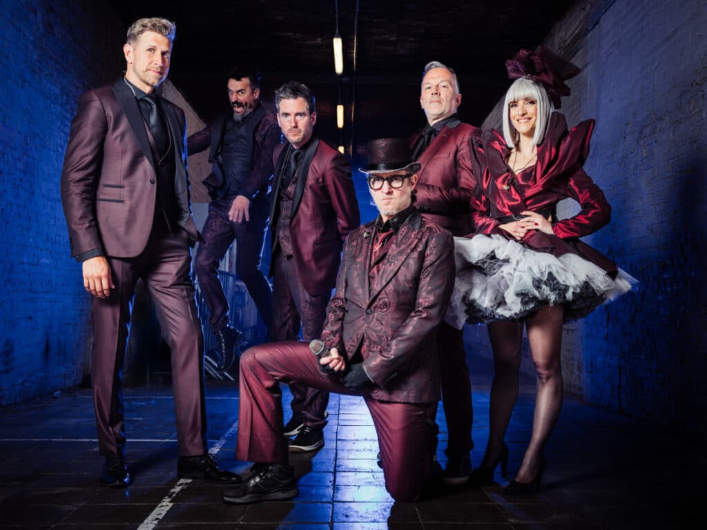 Les Truttes is te boeken via boekingskantoor Kwadraad. Prijs Les Truttes online via www.kwadraad.be Les Truttes coverband liveband 2