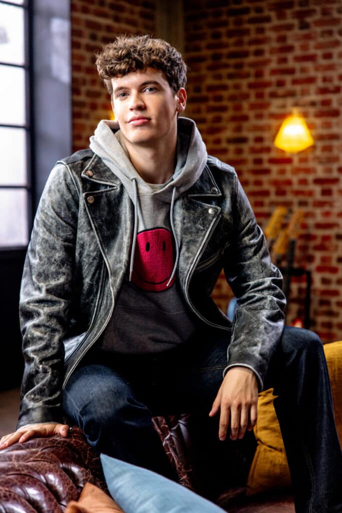 Milo Liam No Direction is te boeken via Kwadraad. Mathias Mesmans is te boeken via Kwadraad. 5