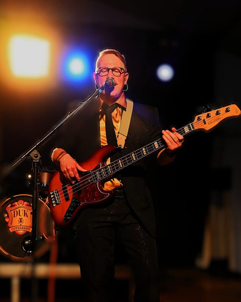 coverband DUK is te boeken via boekingsakntoor Kwadraad. Prijs van coverbnd DUK vind je online via www.kwadraad 3