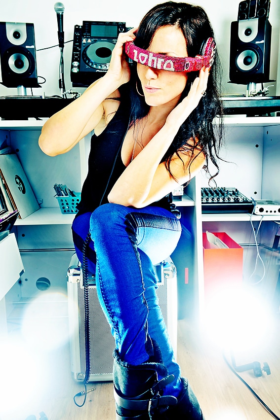 DJ Zohra is te boeken via haar boekingskantoor Kwadraad. Zohra ex 2 Fabiola is te boeken als DJ en voor DJ workshops voor kinderen en volwassenen. Prijs DJ Zohra online via www.kwadraad (10)