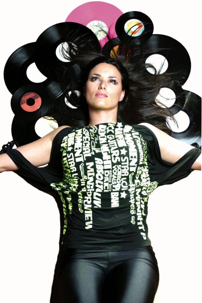 DJ Zohra is te boeken via haar boekingskantoor Kwadraad. Zohra ex 2 Fabiola is te boeken als DJ en voor DJ workshops voor kinderen en volwassenen. Prijs DJ Zohra online via www.kwadraad (6)