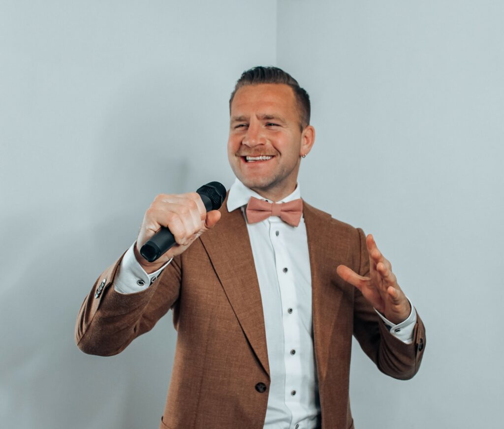 Kristof Carpentier is exclusief te boeken via boekingskantoor Kwadraad. Kristof Carpentier Big Brother 2022 prijs Vlaamse Zanger vind je online via www.kwadraad (2)