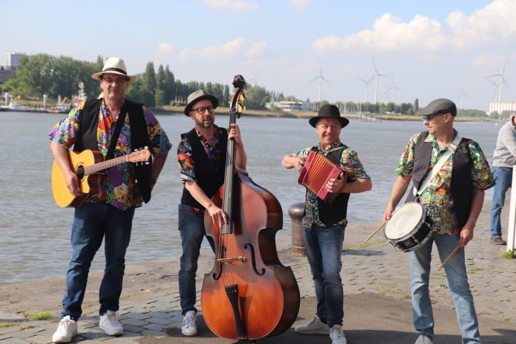 4TACT De Strangers Tribute band is te boeken via boekingskantoor Kwadraad (5)