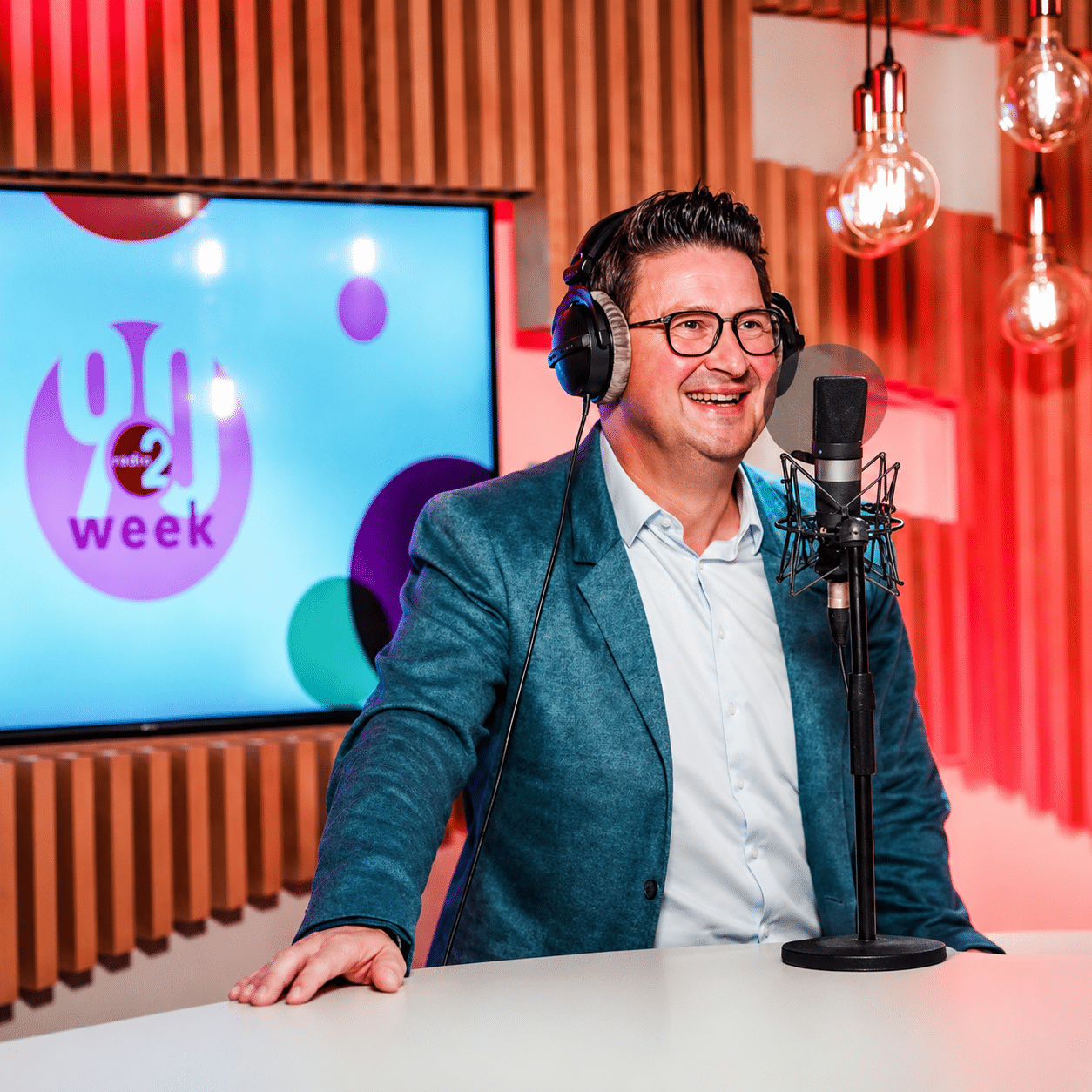 Donaat Deriemaeker boeken als presentator doe je via artiestenbureau Kwadraad