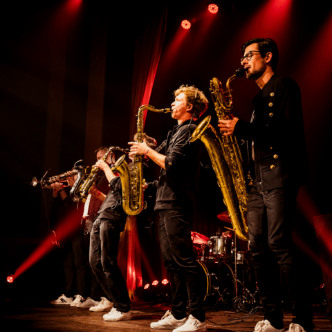 Live Band De Jartellen boek je via hun boekingskantoor Kwadraad