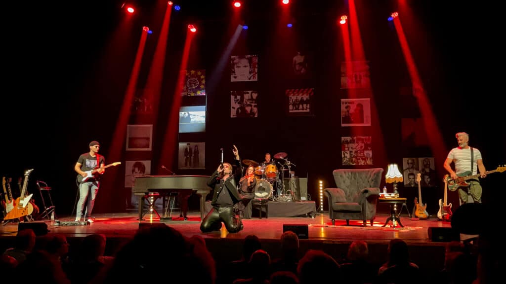 U2 Tribute U2TWO is te boeken via boekingskantoor Kwadraad. Booking Agency U2 Tribute Bono (10)