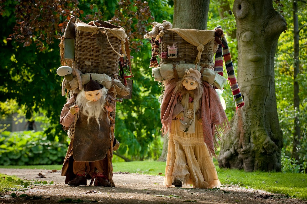 straatanimatie poppentheater de bewaartrollen mobiel straattheater is te boeken via Kwadraad (7)