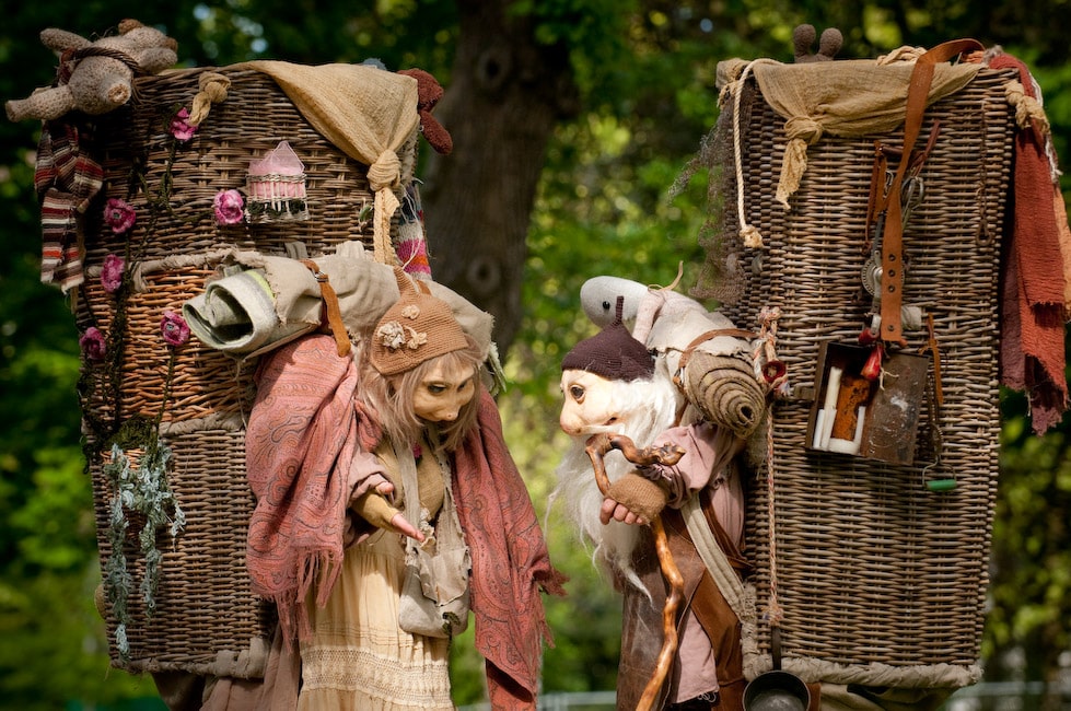 straatanimatie poppentheater de bewaartrollen mobiel straattheater is te boeken via Kwadraad (8)