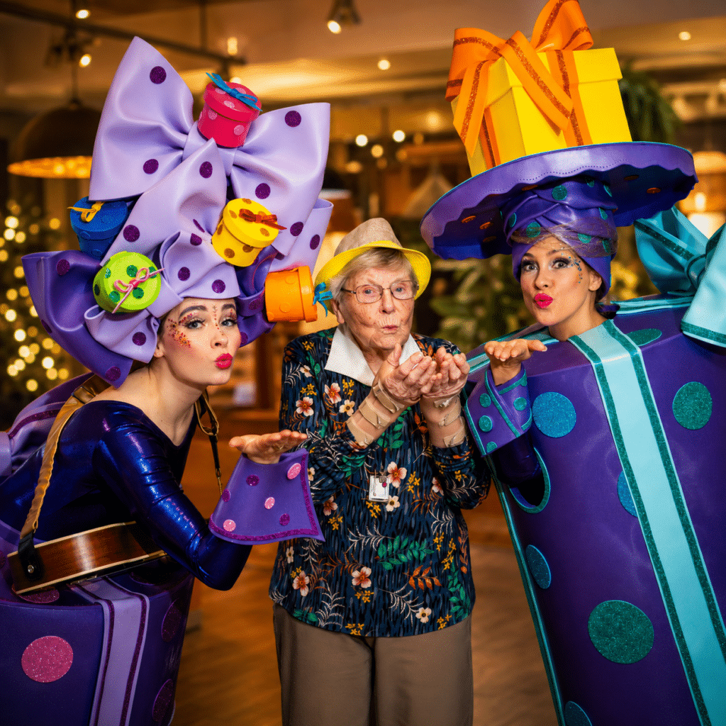 Marjo Cadeau wandelende cadeautjes straatanimatie Winkelcentrum Entertainment (3)