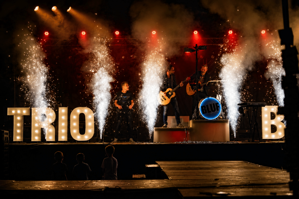 Trio Bluf Coverband is exclusief te boeken via boekingskantoor Kwadraad (6)