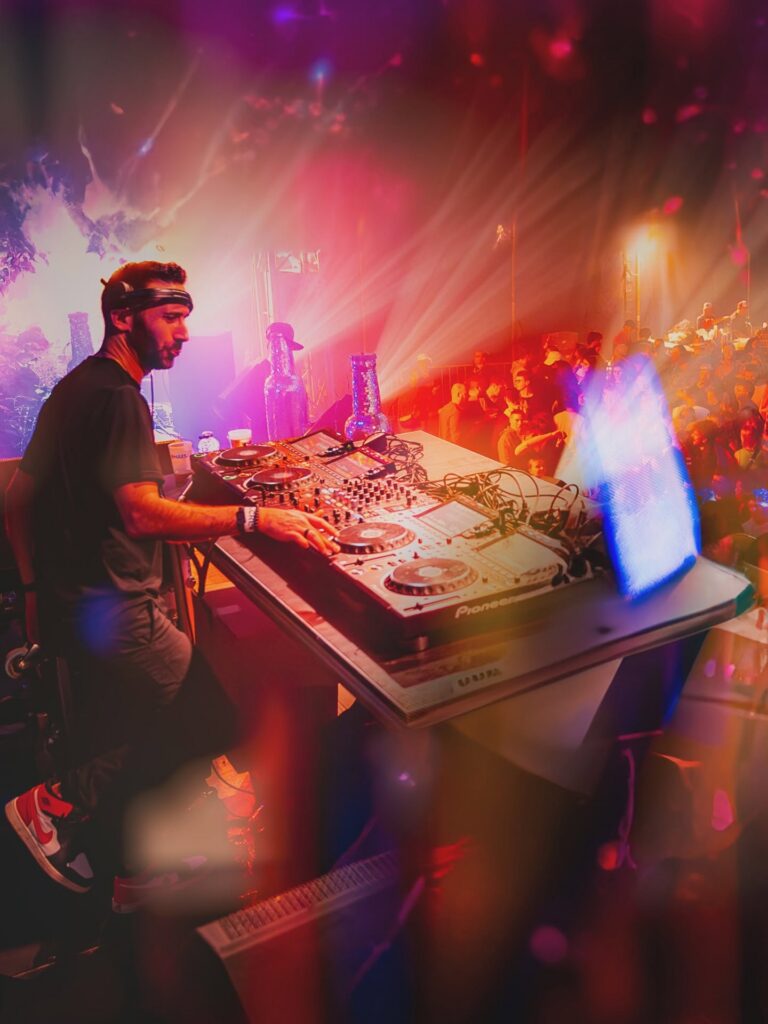 DJ Robert Abigail Booking Agency is te boeken via boekingskantoor Kwadraad (7)