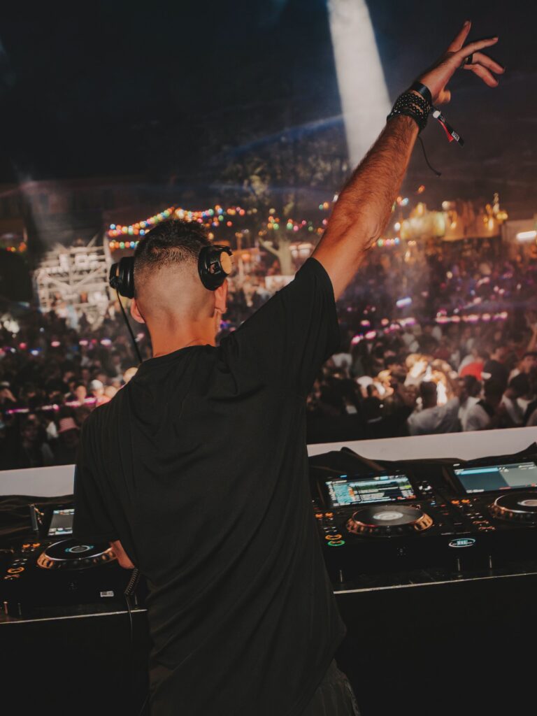 DJ Robert Abigail Booking Agency is te boeken via boekingskantoor Kwadraad (9)