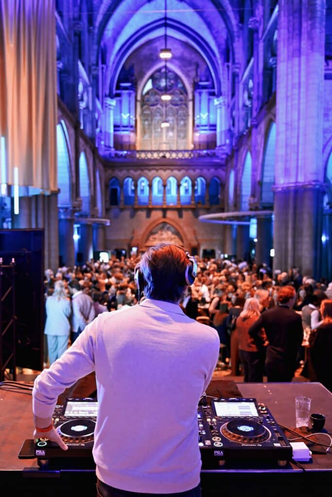 DJ Shootr is te boeken via zijn boekingskantoor Kwadraad DJ voor bruiloften bedrijsfeesten privéfeesten (7)