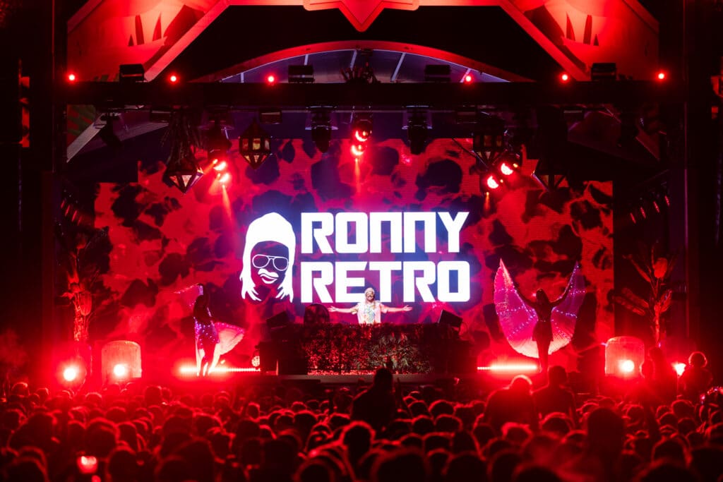 Ronny Retro boek je bij zijn artiestenbureau KWADRAAD (1)