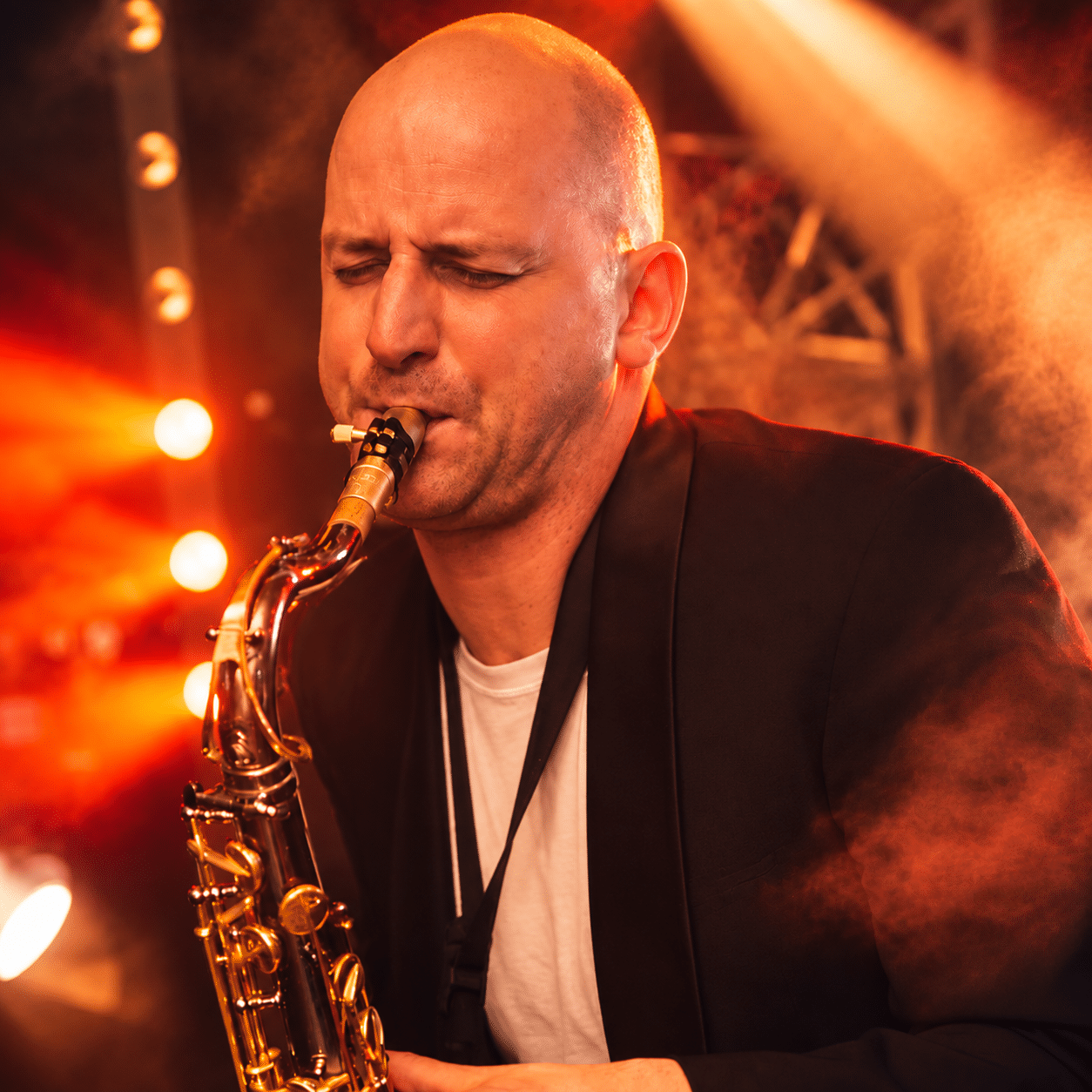 Saxofonist boek je via Artiestenbureau Kwadraad