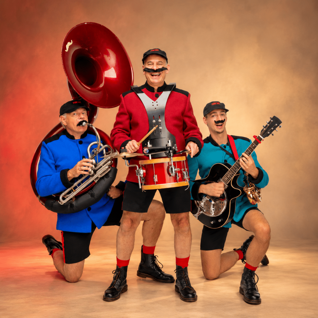 De Foute Fanfare mobiele muzikale straatanimatie is te boeken bij boekingskantoor KWADRAAD (3)
